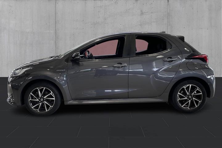 Grå Toyota Yaris fra 2020