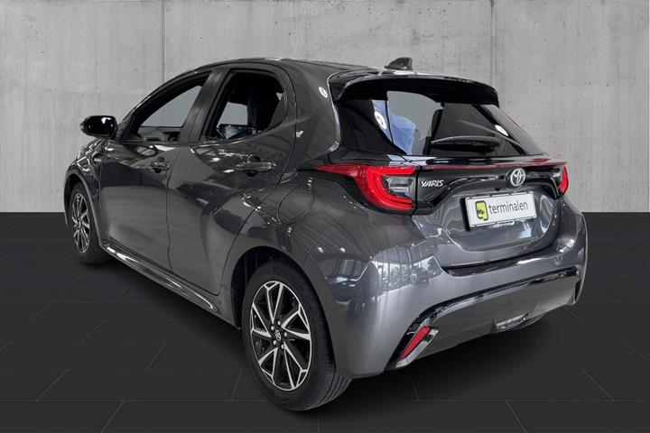Grå Toyota Yaris fra 2020