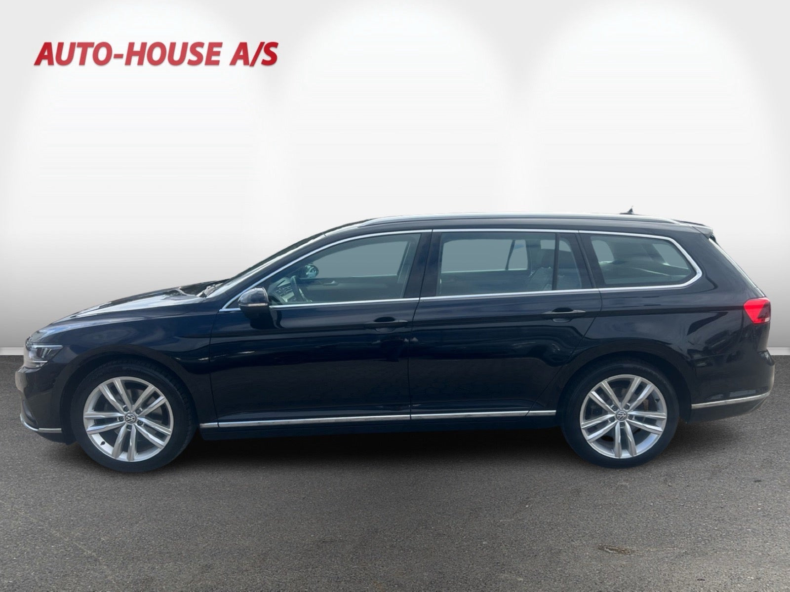 Sort VW Passat fra 2020