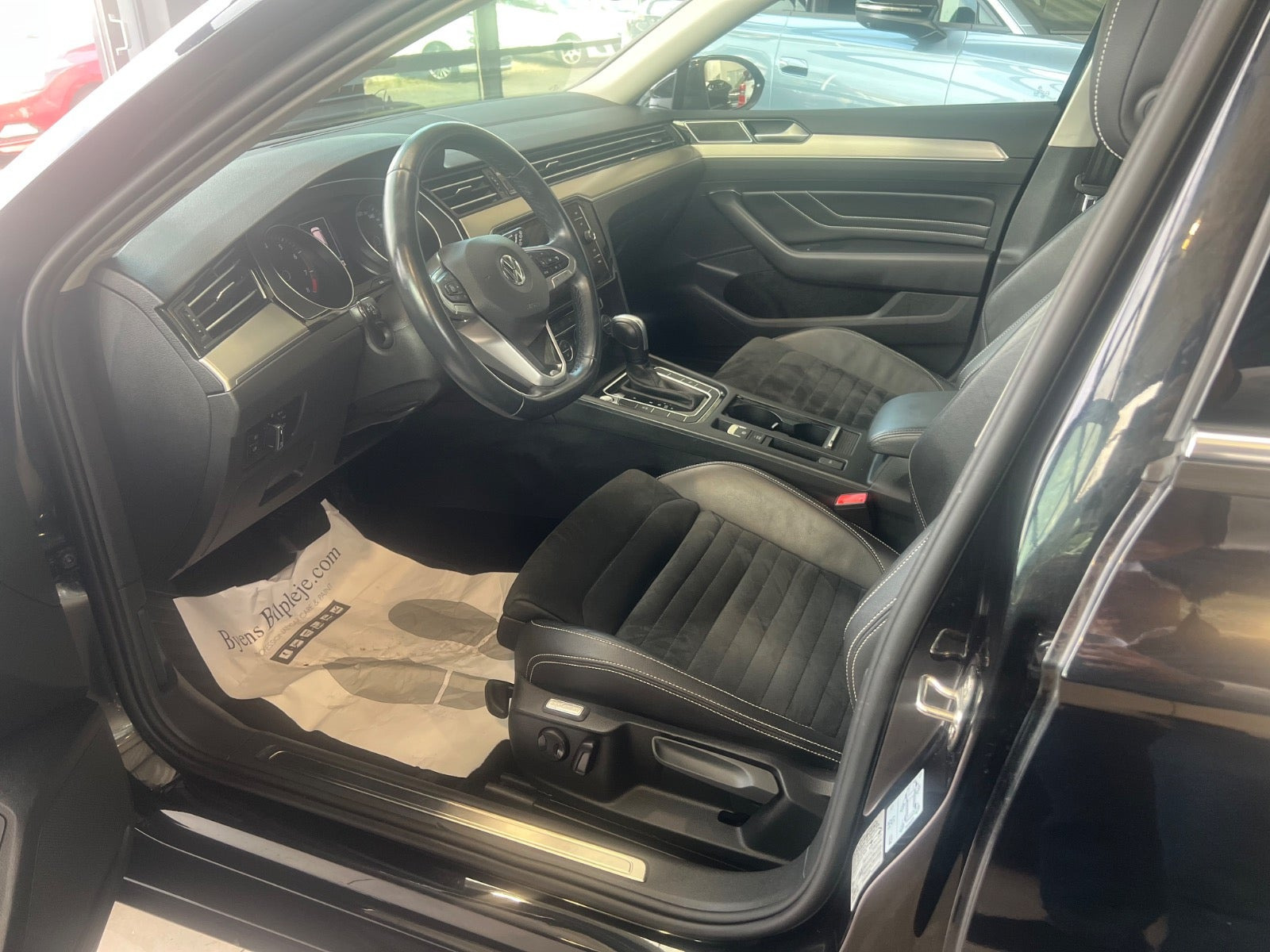 Sort VW Passat fra 2020