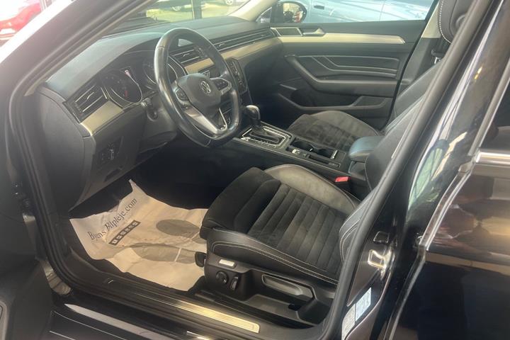 Sort VW Passat fra 2020