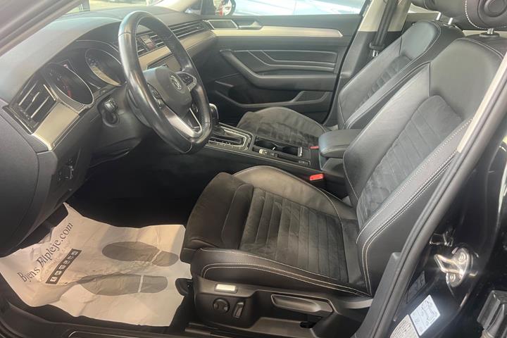 Sort VW Passat fra 2020