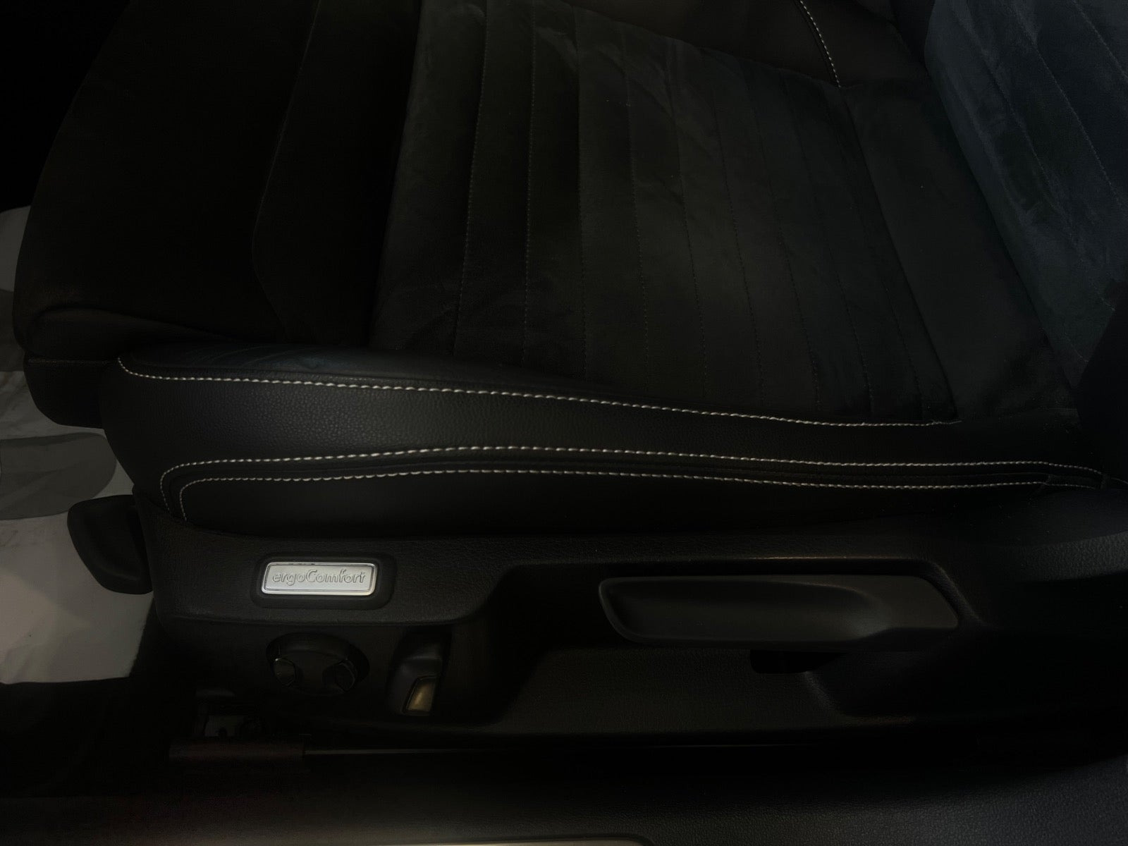 Sort VW Passat fra 2020