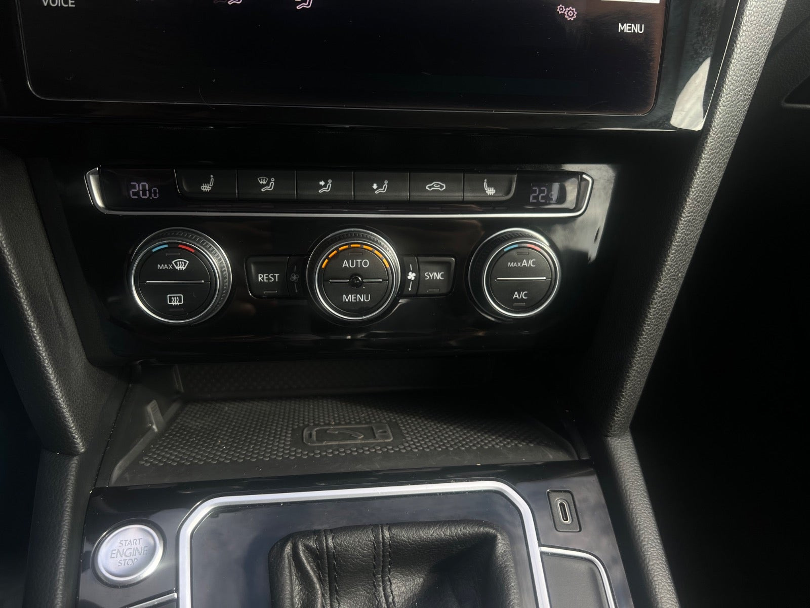 Sort VW Passat fra 2020