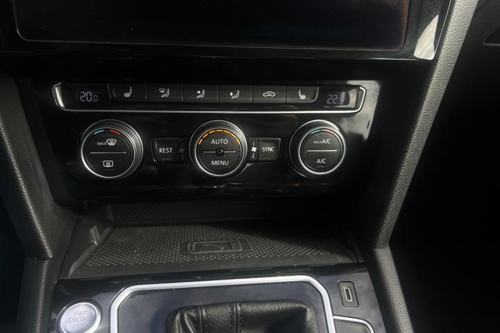 Sort VW Passat fra 2020