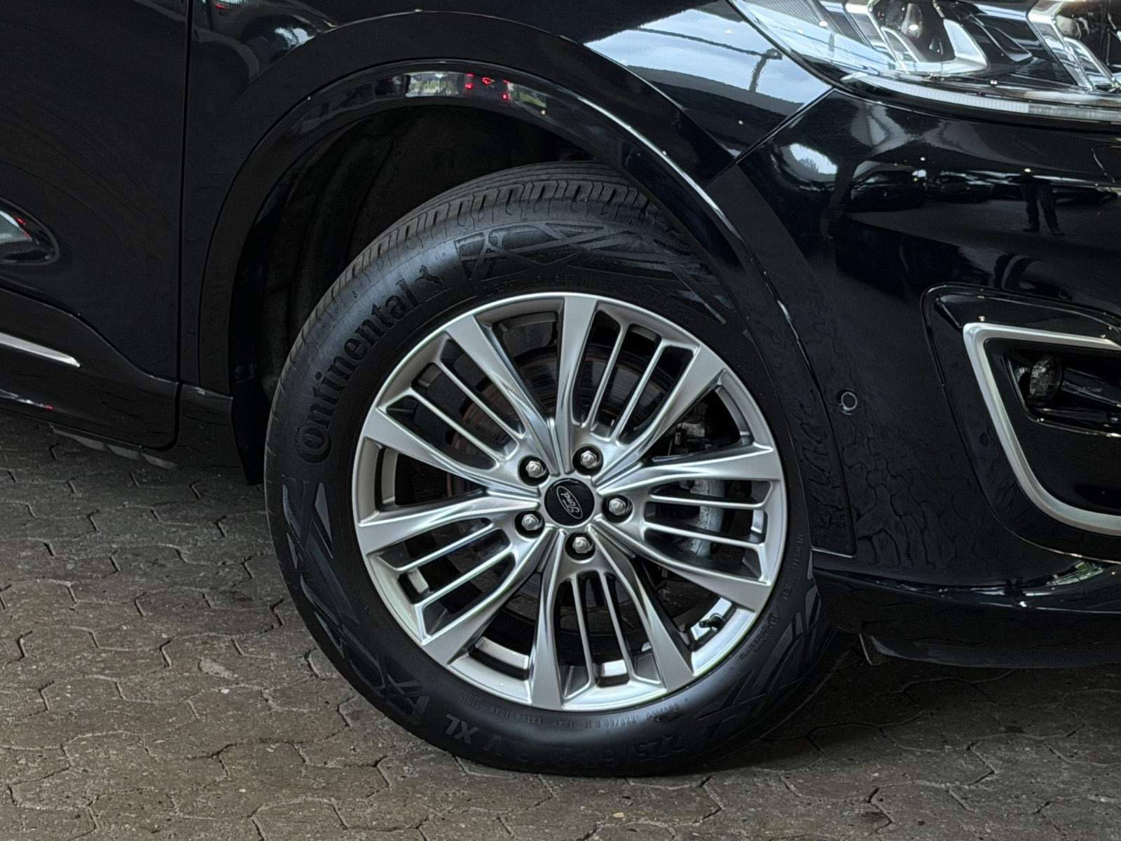 Sort Ford Kuga fra 2022