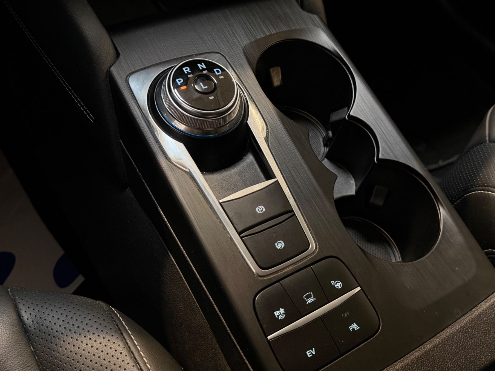 Sort Ford Kuga fra 2022