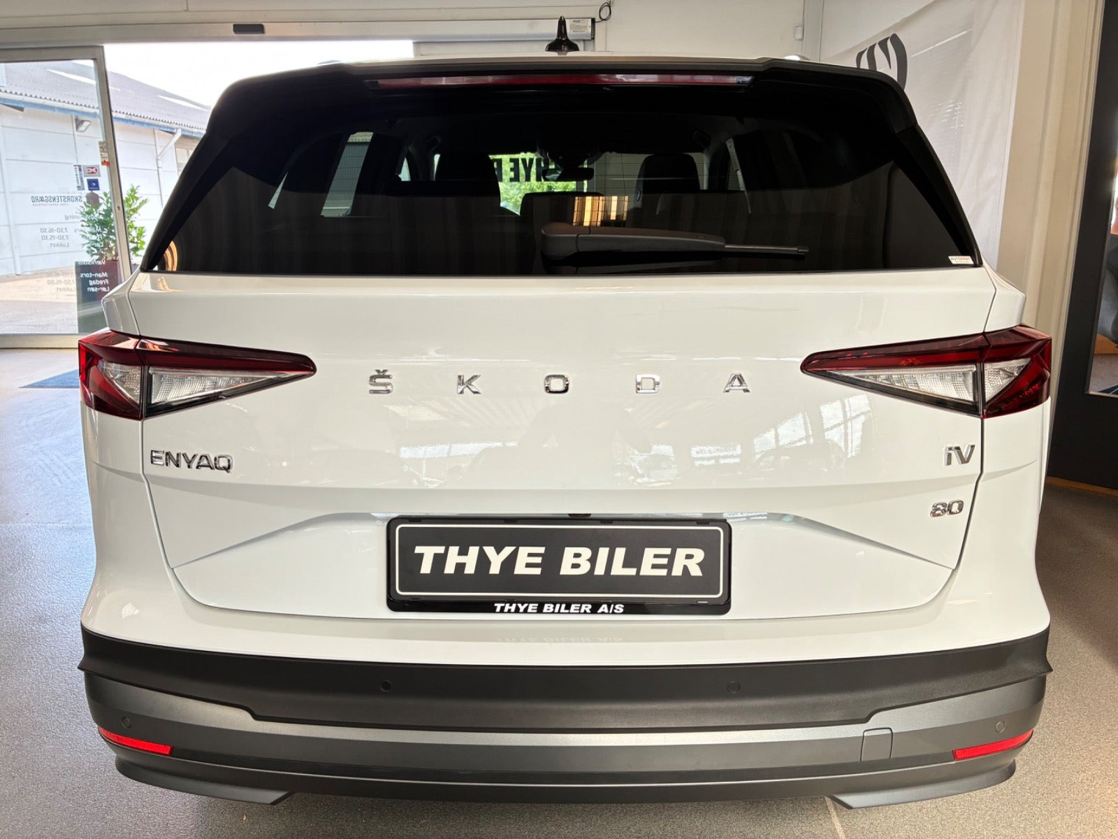Hvid Skoda Enyaq fra 2023
