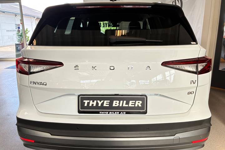 Hvid Skoda Enyaq fra 2023