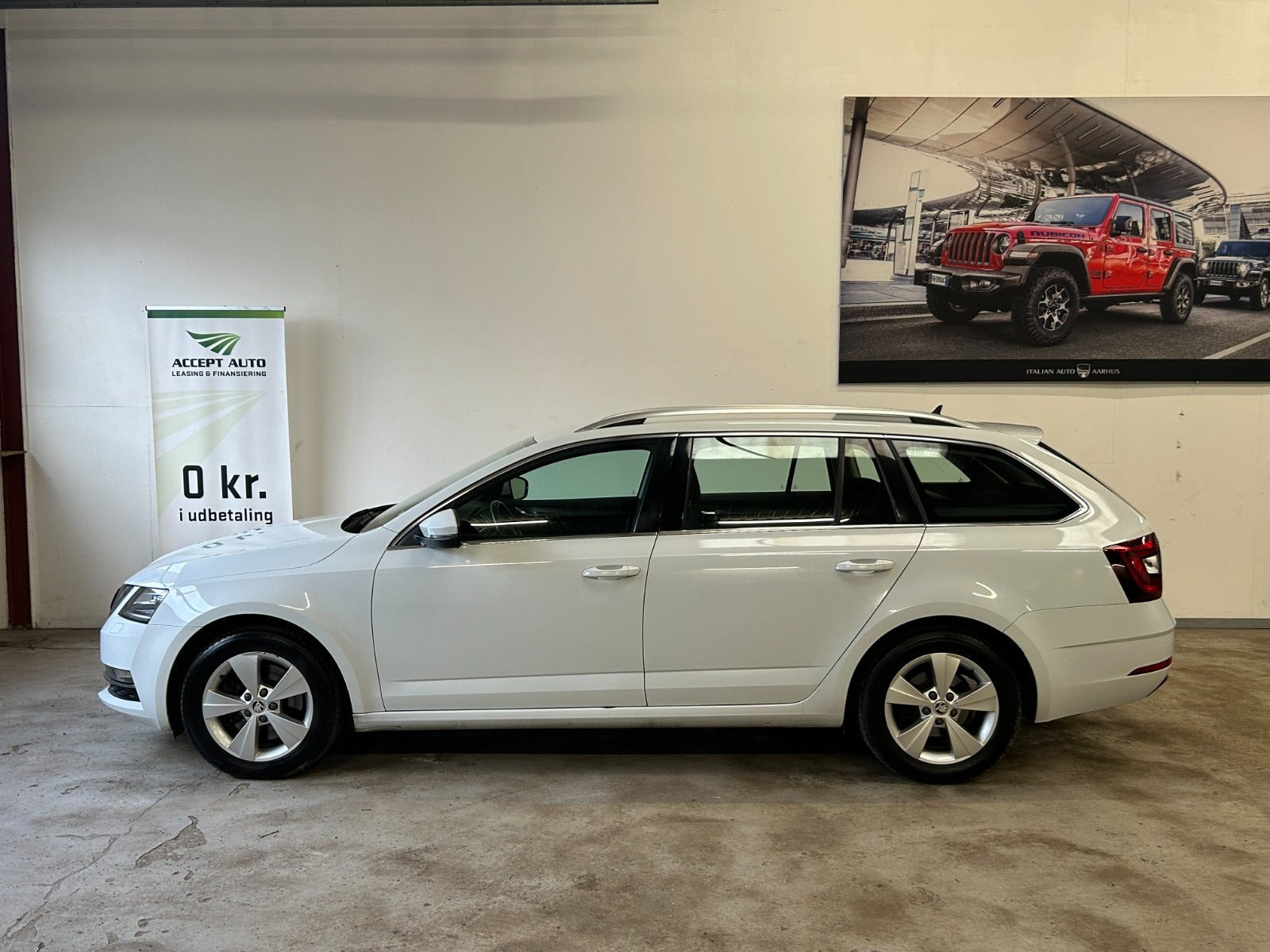 Gul Skoda Octavia fra 2018