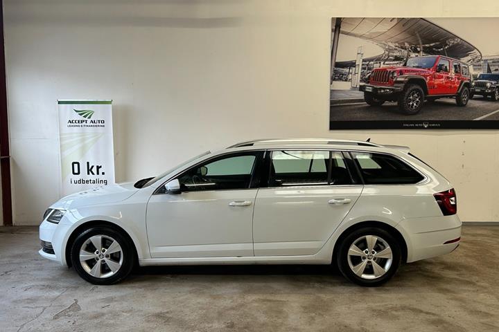 Gul Skoda Octavia fra 2018