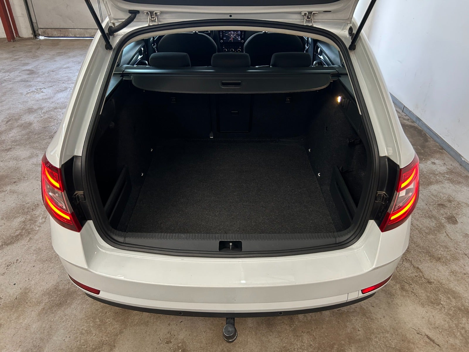 Gul Skoda Octavia fra 2018