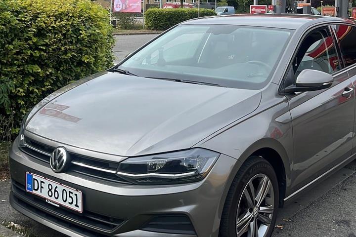 Grå VW Polo fra 2018