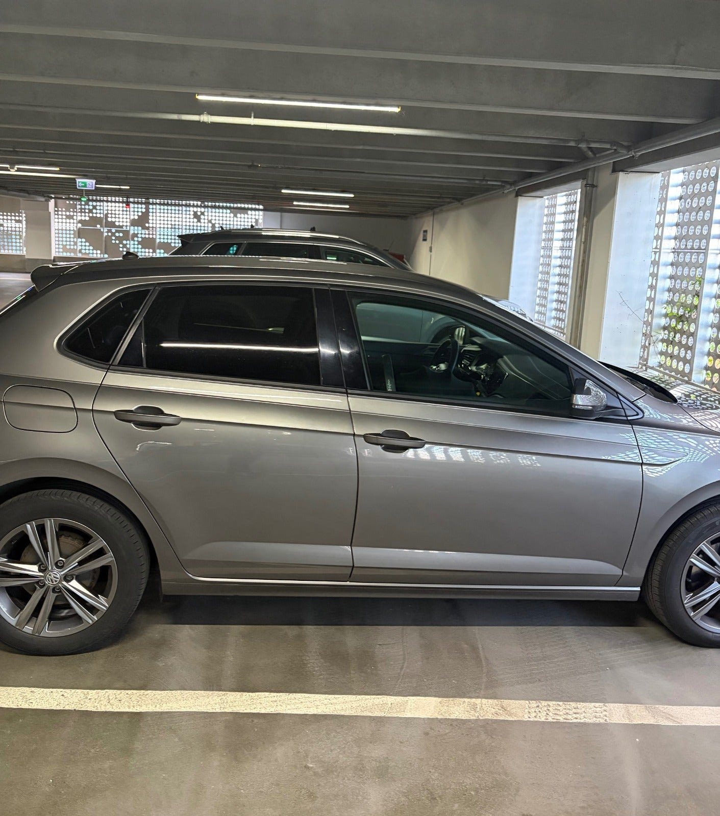 Grå VW Polo fra 2018