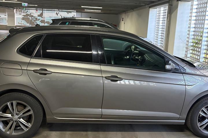 Grå VW Polo fra 2018