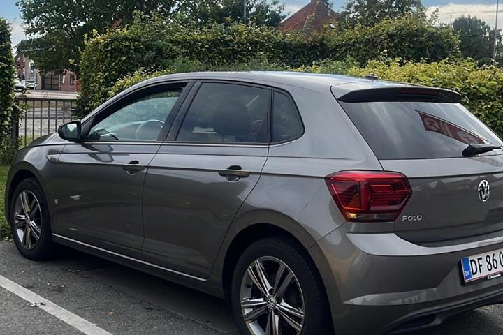 Grå VW Polo fra 2018