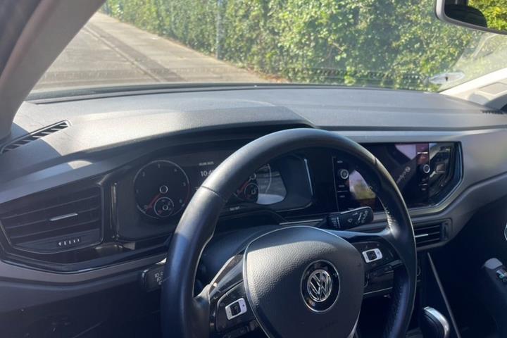 Grå VW Polo fra 2018