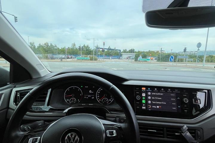Grå VW Polo fra 2018