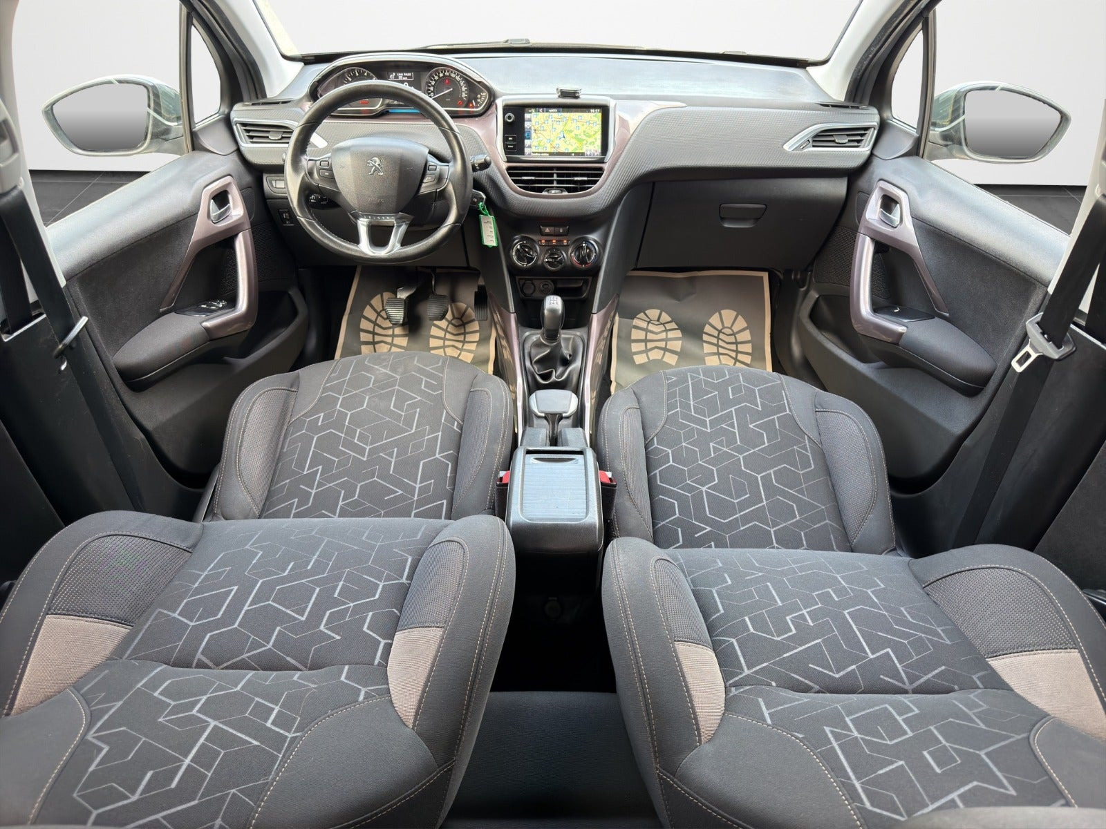 Grå Peugeot 2008 fra 2015