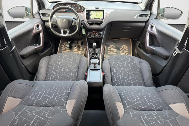 Grå Peugeot 2008 fra 2015