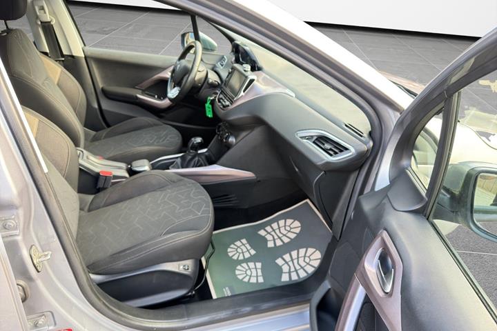 Grå Peugeot 2008 fra 2015