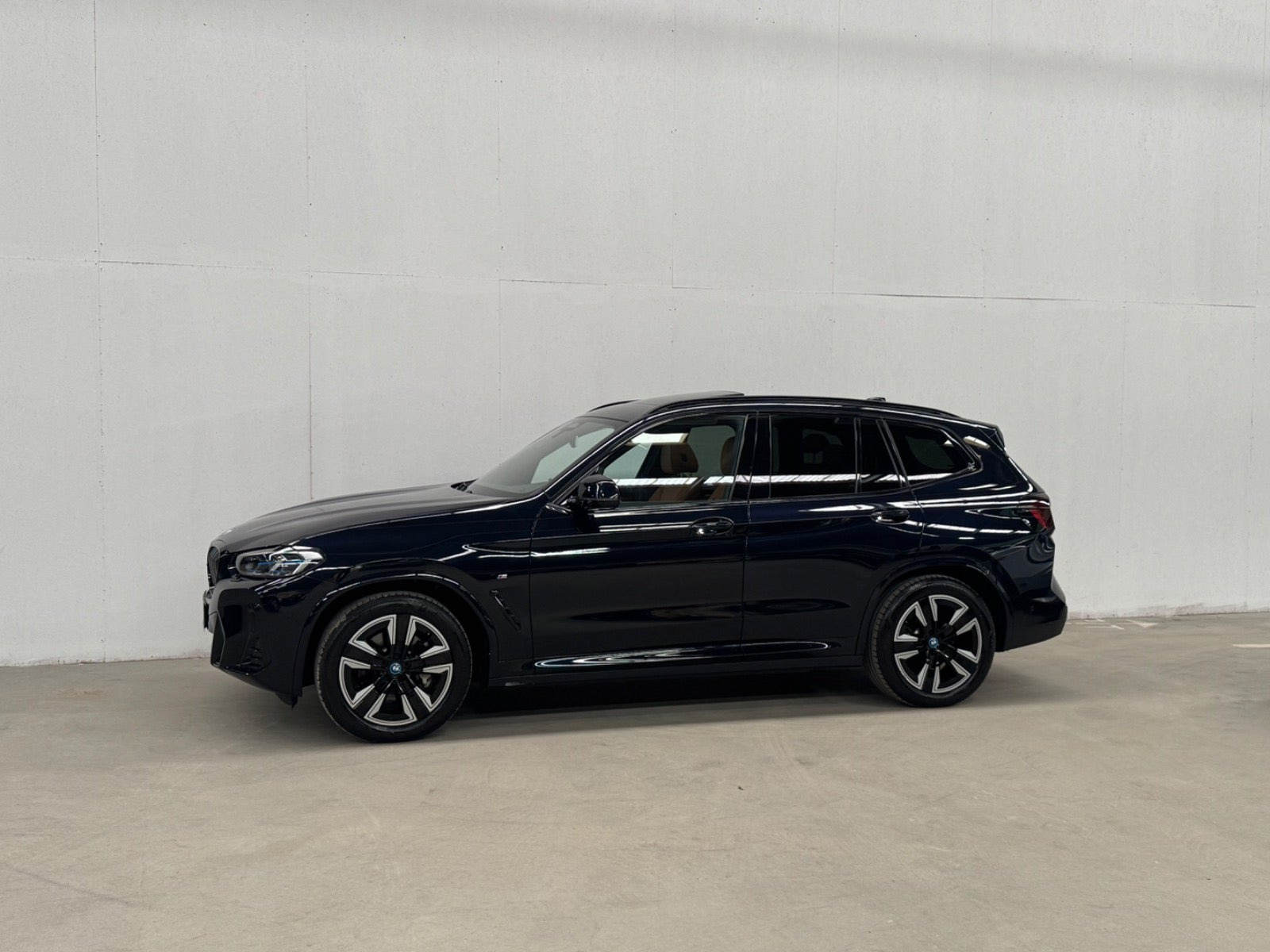 Sort BMW iX3 fra 2023