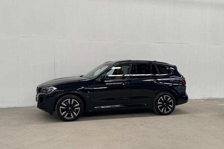 Sort BMW iX3 fra 2023