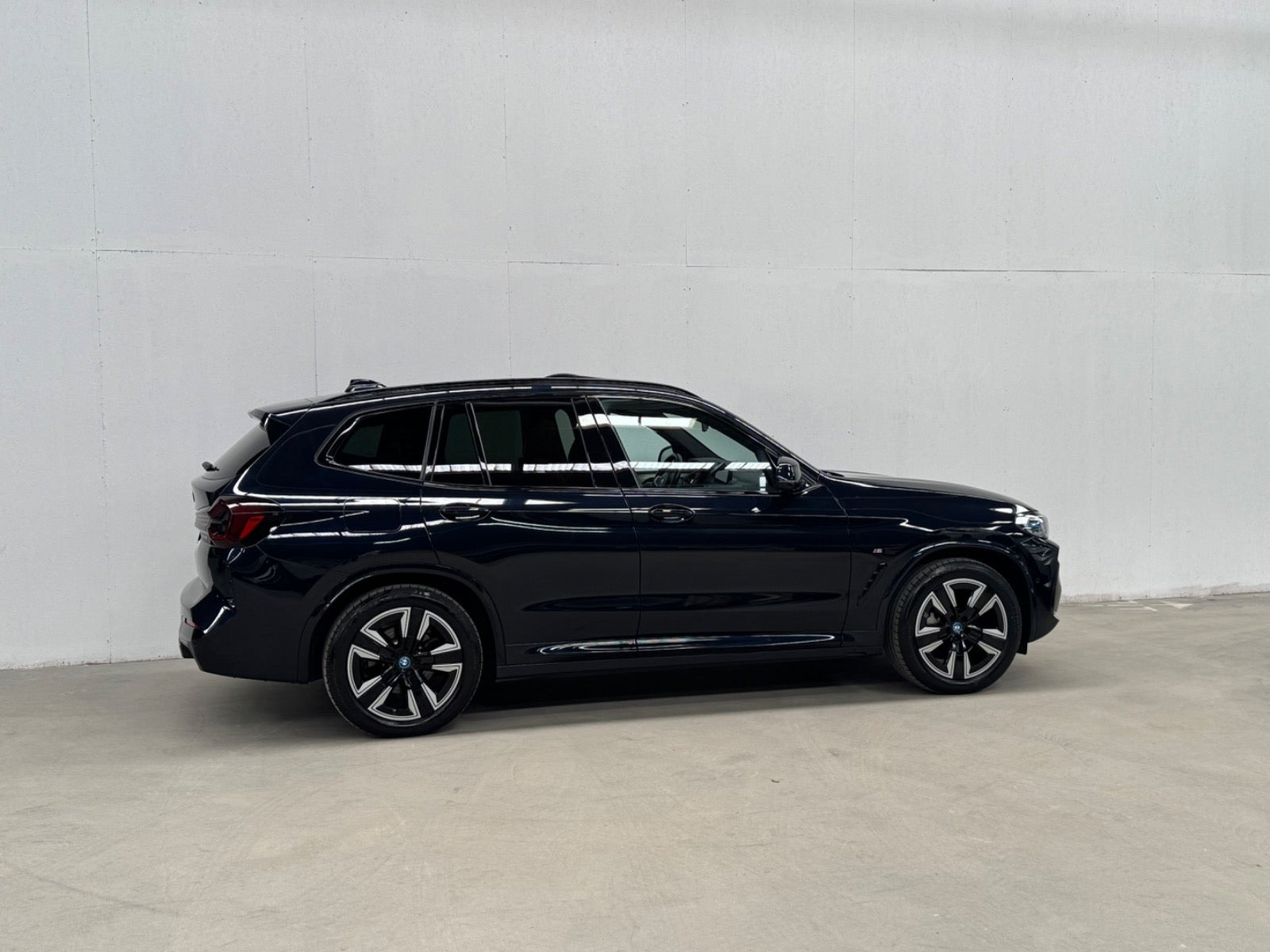 Sort BMW iX3 fra 2023