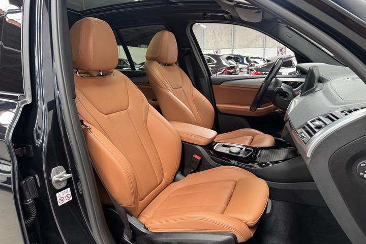 Sort BMW iX3 fra 2023