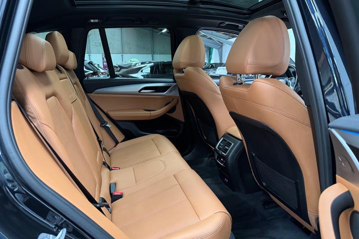Sort BMW iX3 fra 2023
