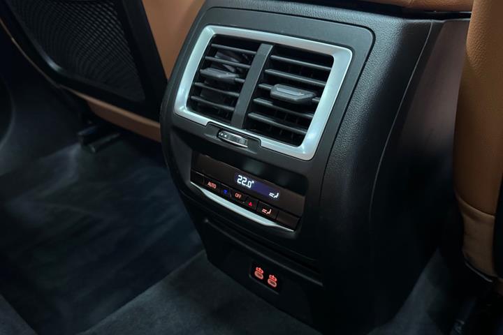Sort BMW iX3 fra 2023