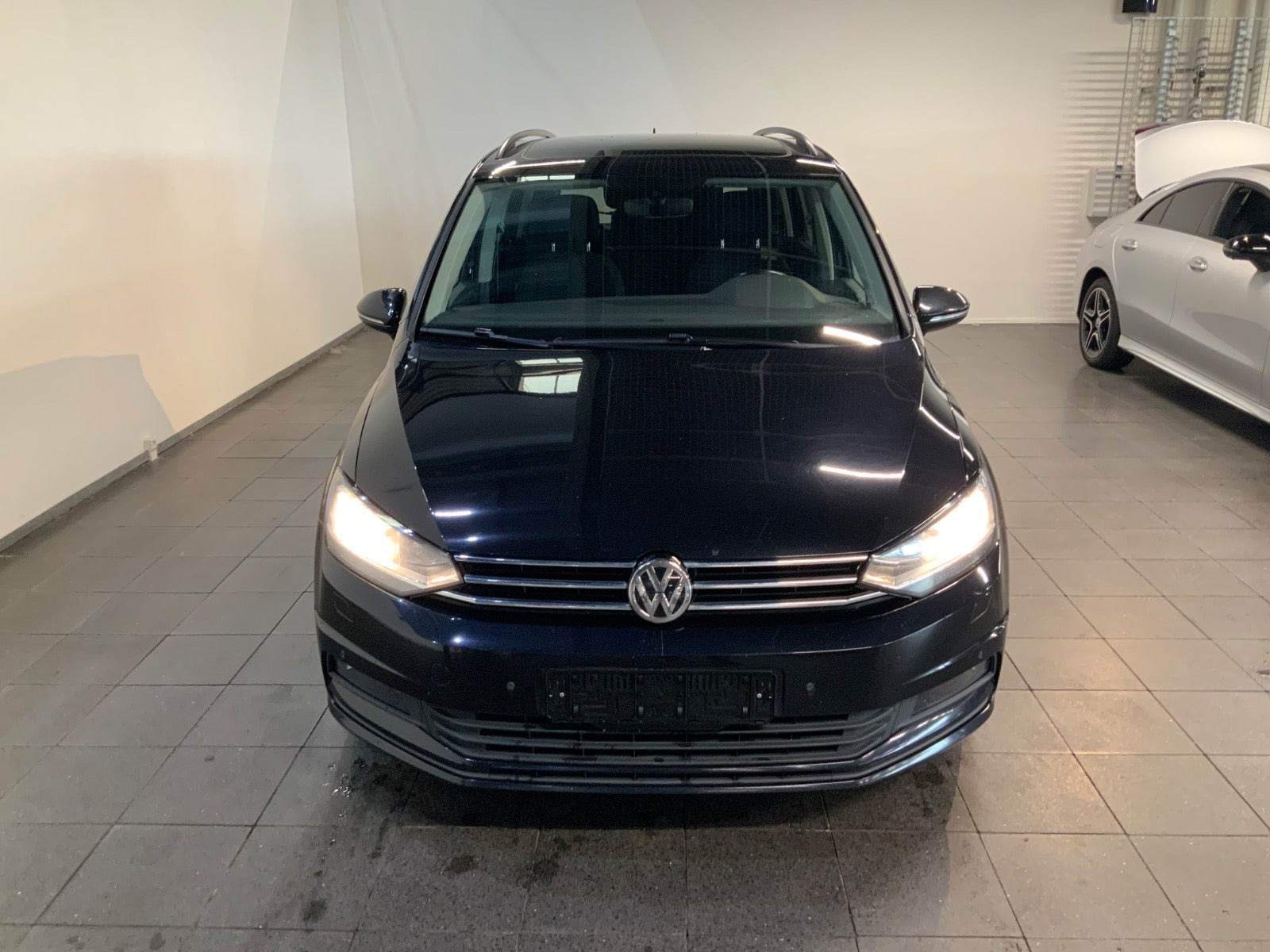 Sort VW Touran fra 2018