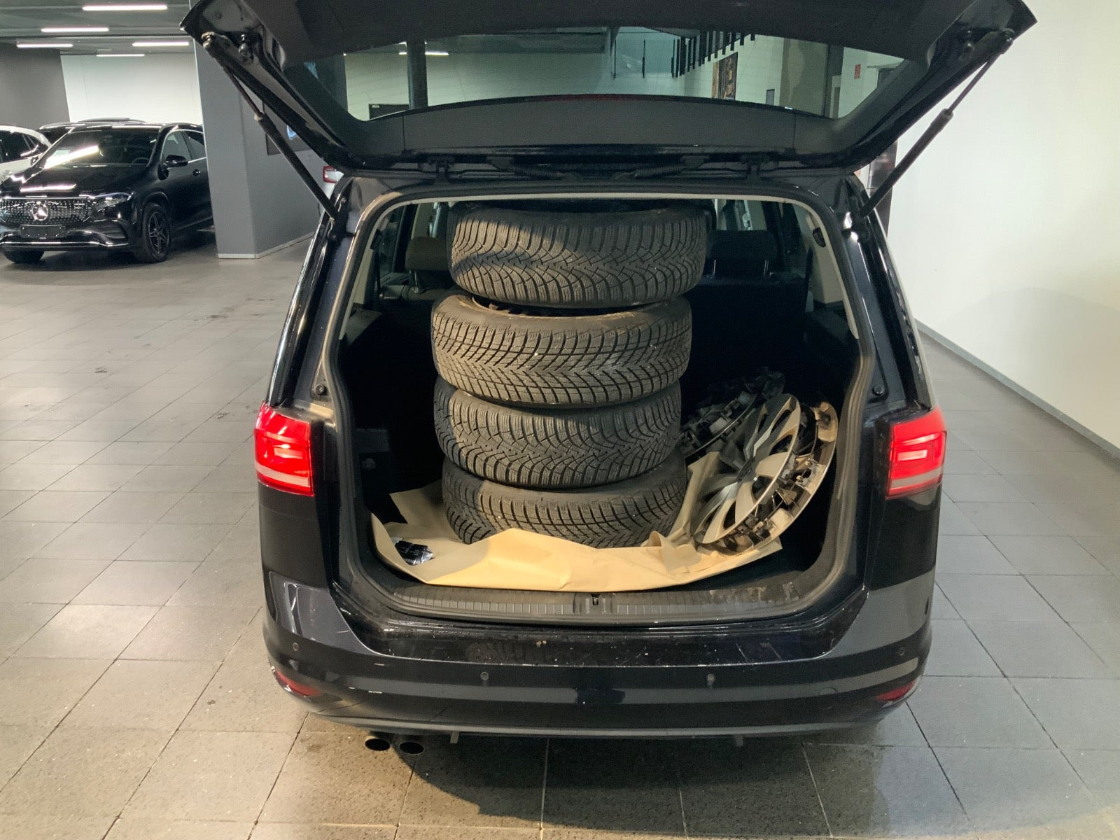 Sort VW Touran fra 2018
