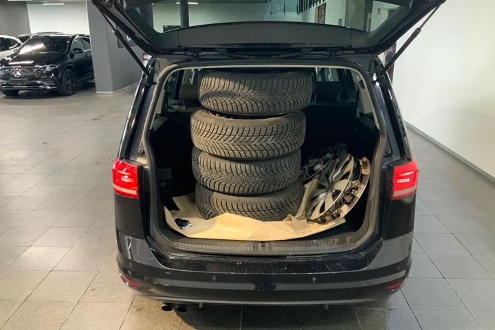 Sort VW Touran fra 2018