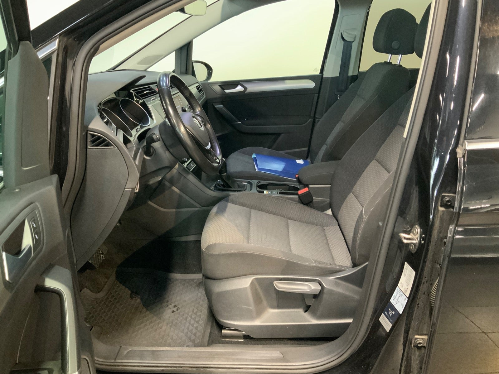 Sort VW Touran fra 2018