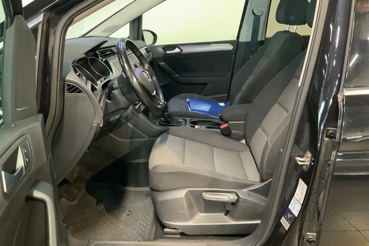 Sort VW Touran fra 2018