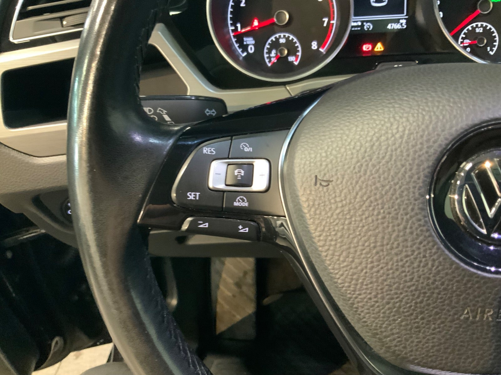 Sort VW Touran fra 2018