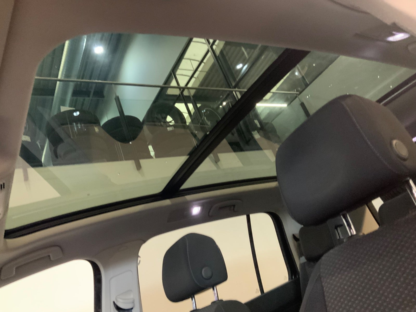Sort VW Touran fra 2018