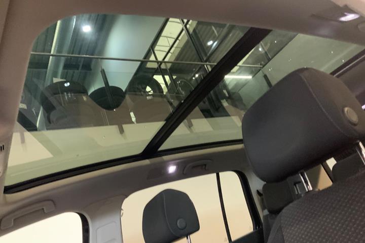 Sort VW Touran fra 2018