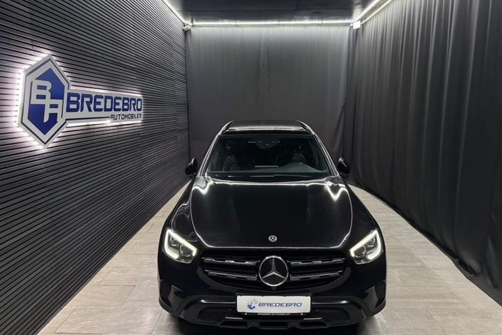 Sort Mercedes GLC300 fra 2019