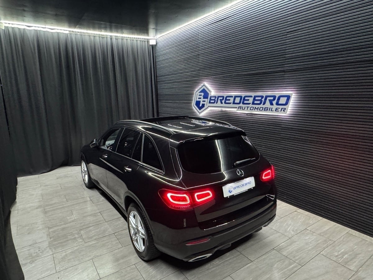 Sort Mercedes GLC300 fra 2019