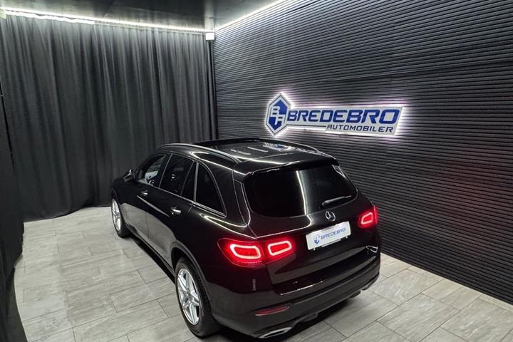 Sort Mercedes GLC300 fra 2019