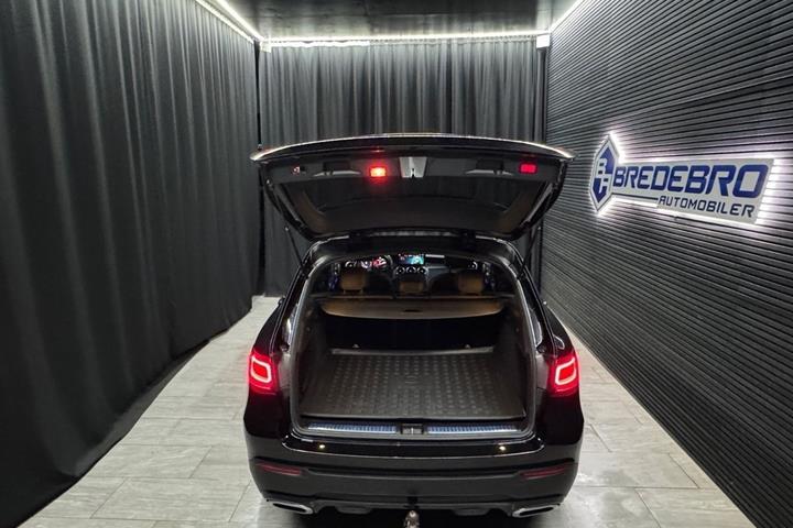 Sort Mercedes GLC300 fra 2019