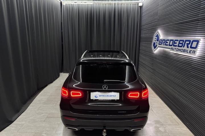 Sort Mercedes GLC300 fra 2019