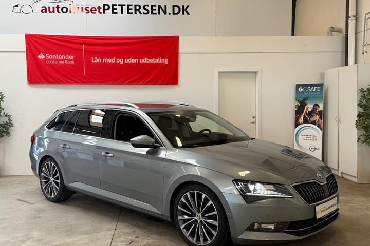 Grå Skoda Superb fra 2019