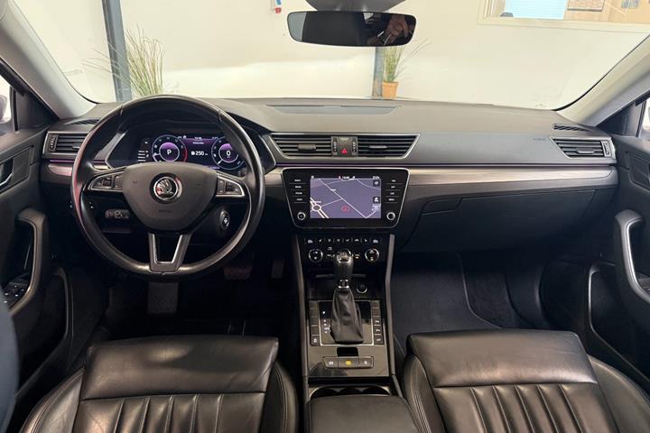 Grå Skoda Superb fra 2019