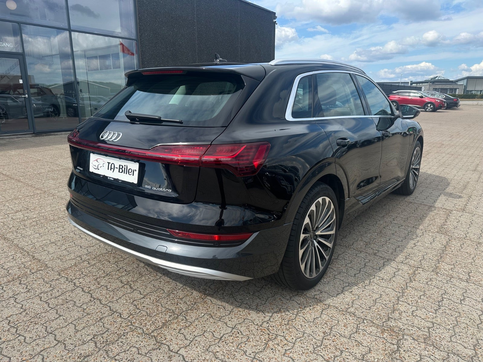 Sort Audi e-tron fra 2023