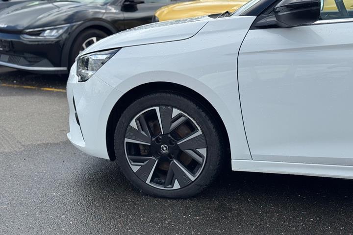 Hvid Opel Corsa-e fra 2021