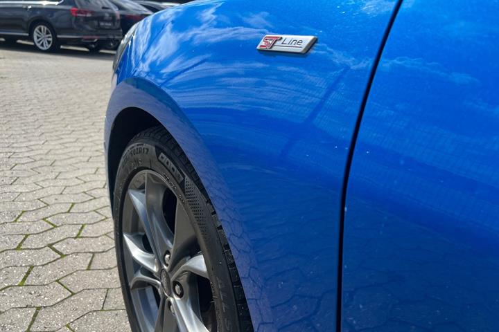 Blå Ford Focus fra 2018