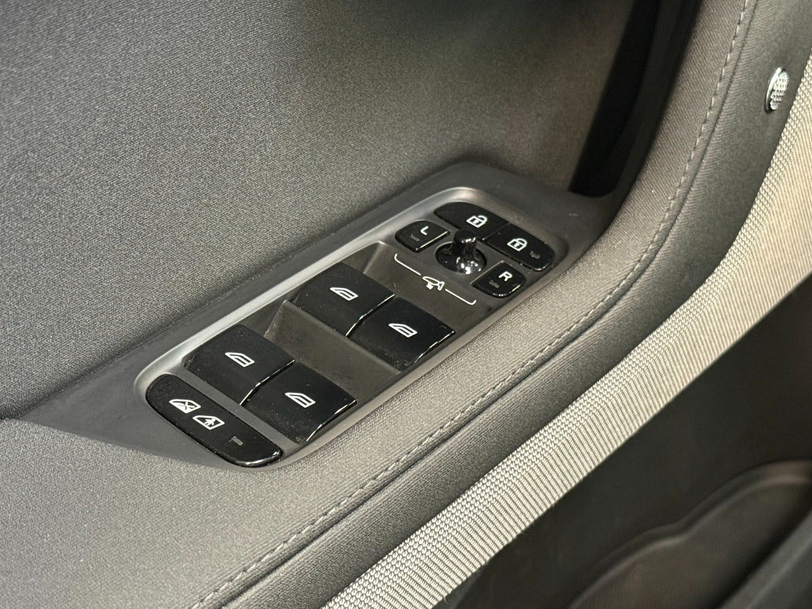 Sort Polestar 2 fra 2024
